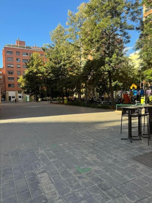 Gran Apartamento A Pie De Calle Valencia Eksteriør billede